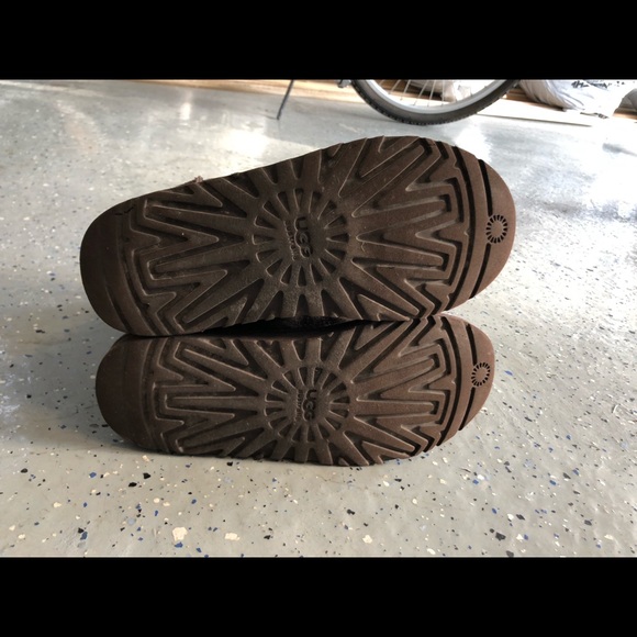 EUC UGG Classic Boot in Brown US 5 EUR 35 - Picture 3 of 3